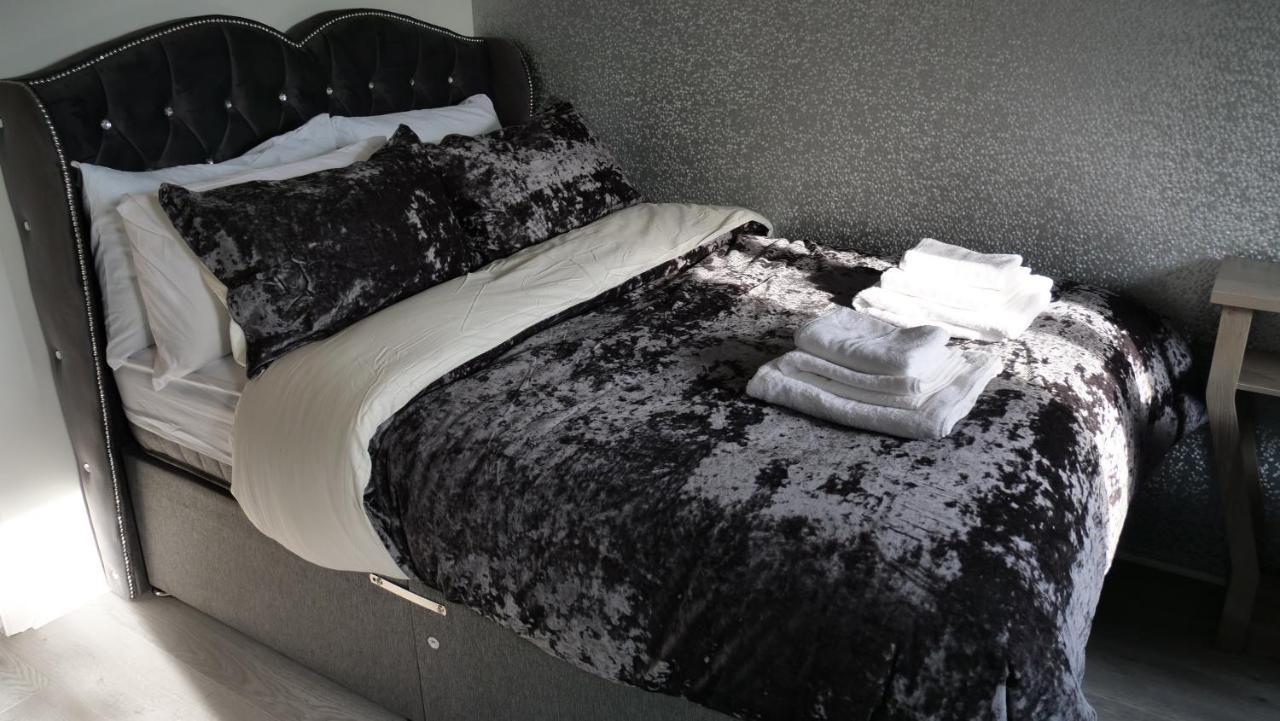 Milton Keynes Luxury Short Stay House With Wifi And Free Parking Wolverton  Exteriér fotografie