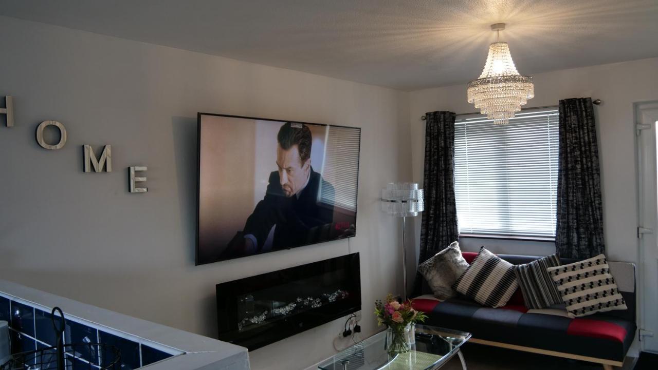 Milton Keynes Luxury Short Stay House With Wifi And Free Parking Wolverton  Exteriér fotografie