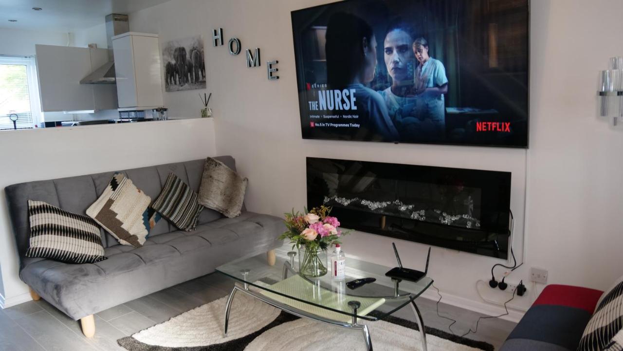 Milton Keynes Luxury Short Stay House With Wifi And Free Parking Wolverton  Exteriér fotografie