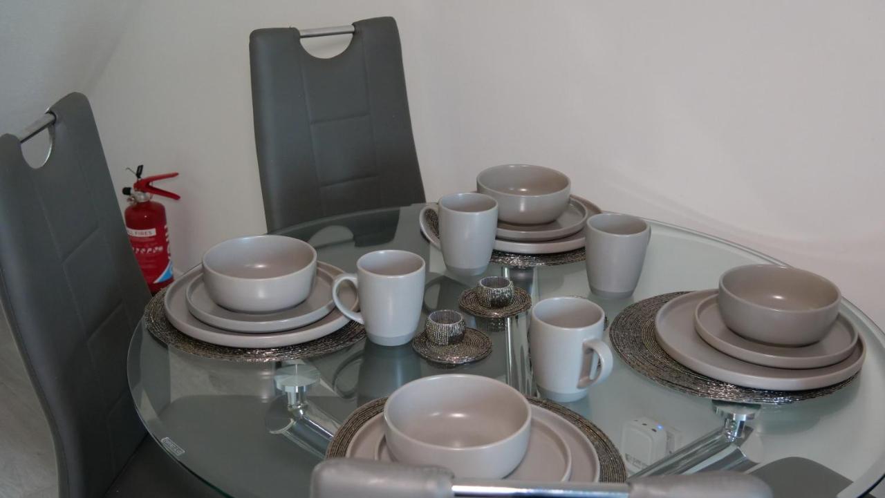 Milton Keynes Luxury Short Stay House With Wifi And Free Parking Wolverton  Exteriér fotografie