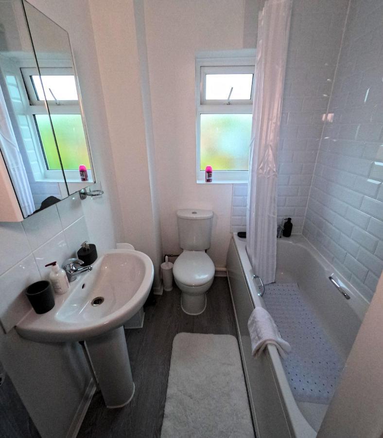 Milton Keynes Luxury Short Stay House With Wifi And Free Parking Wolverton  Exteriér fotografie