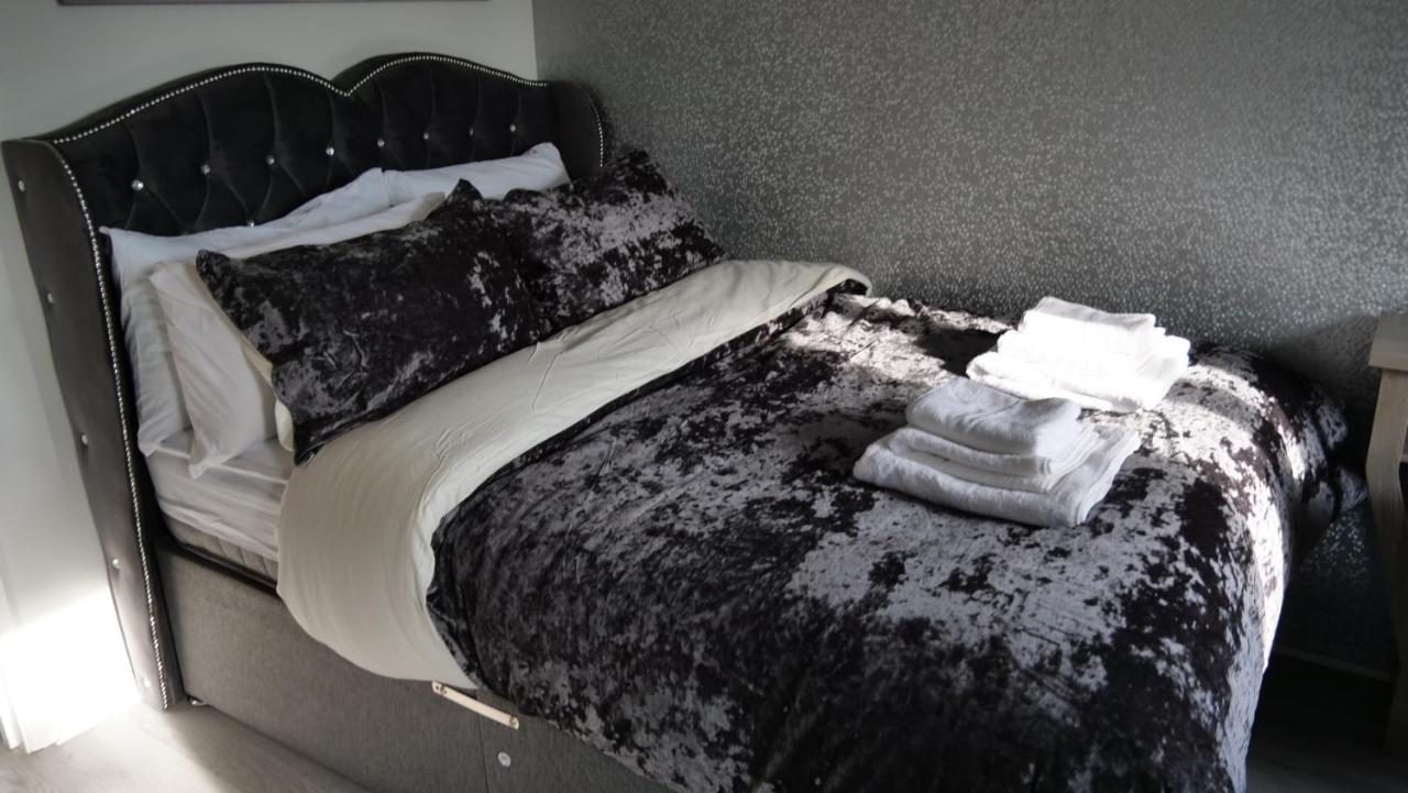 Milton Keynes Luxury Short Stay House With Wifi And Free Parking Wolverton  Exteriér fotografie