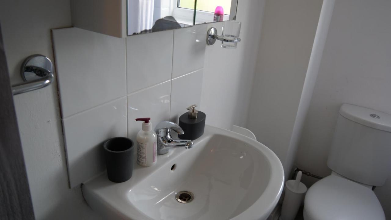 Milton Keynes Luxury Short Stay House With Wifi And Free Parking Wolverton  Exteriér fotografie