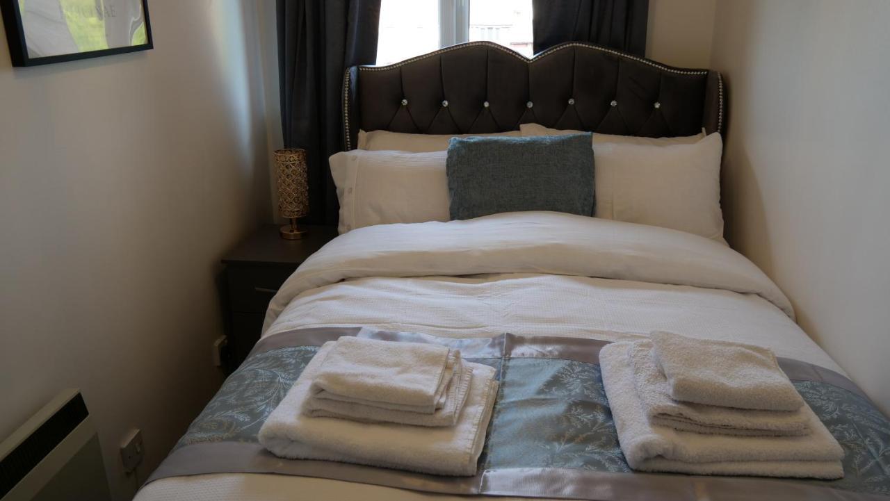 Milton Keynes Luxury Short Stay House With Wifi And Free Parking Wolverton  Exteriér fotografie